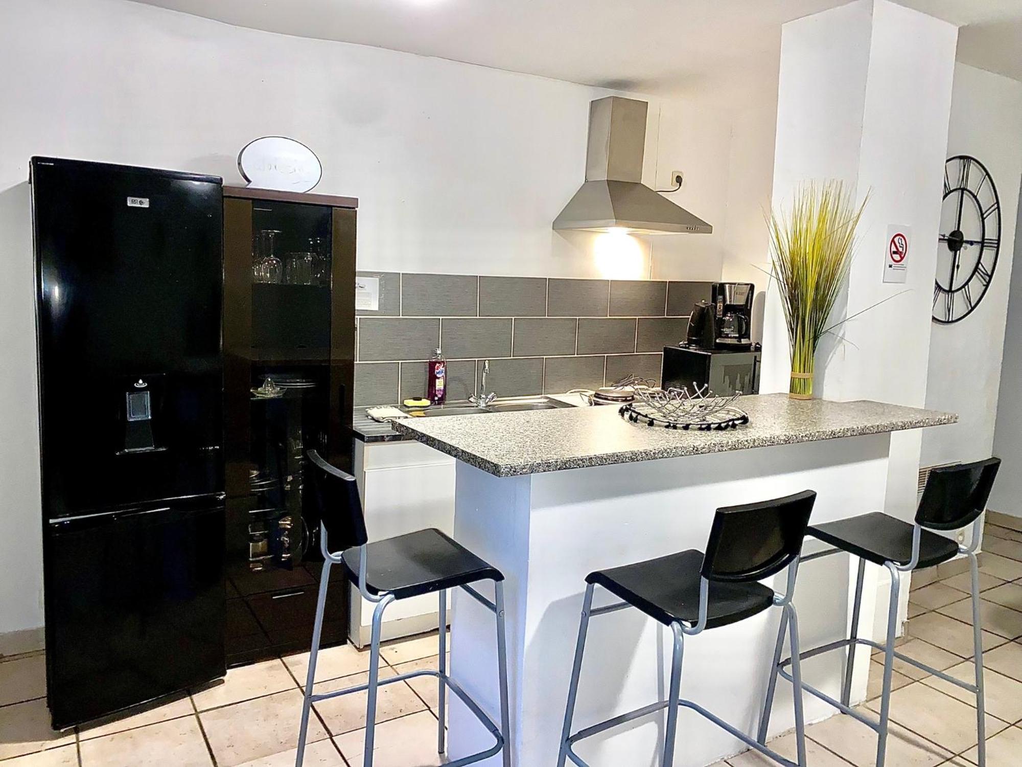 Appartement Calme Au Coeur De La Bastide St-Louis Carcassonne Bagian luar foto
